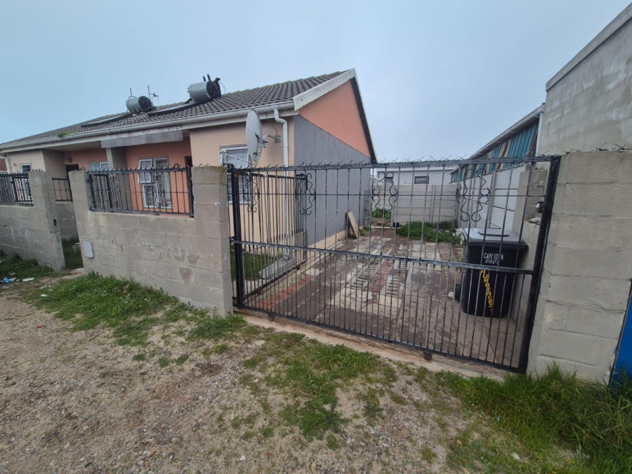 2 Bedroom Property for Sale in Pelican Park Western Cape